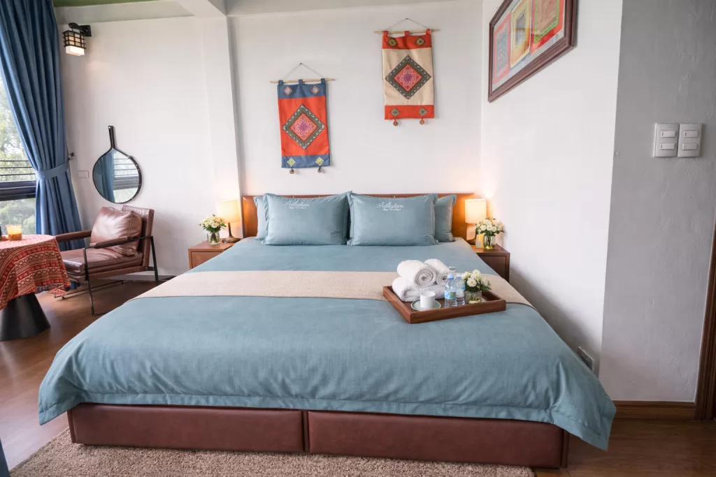 Superior with moutain view